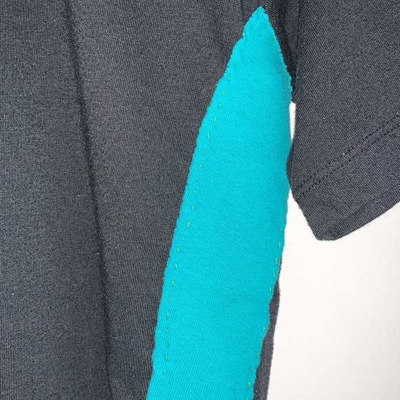 ❤️‍🔥 NikePro XS/M Workout Top Black & Turquoise ❤️‍🔥 - Picture 3 of 12